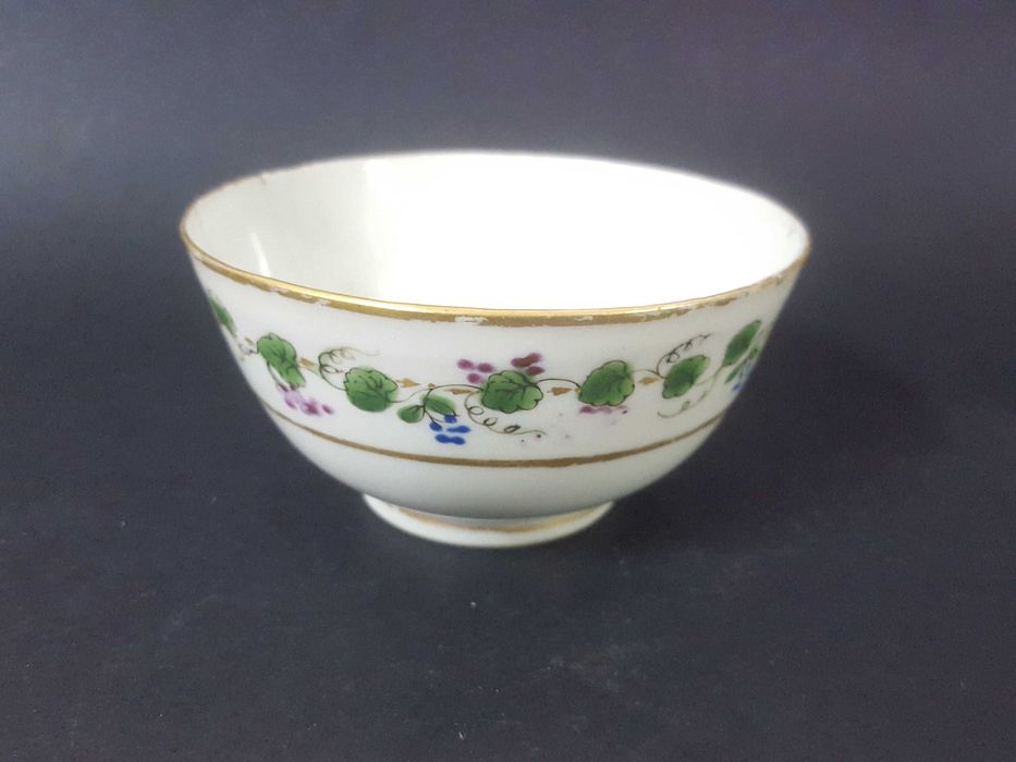 Antiga taça em porcelana chinesa vulgo Companhia das Indias.