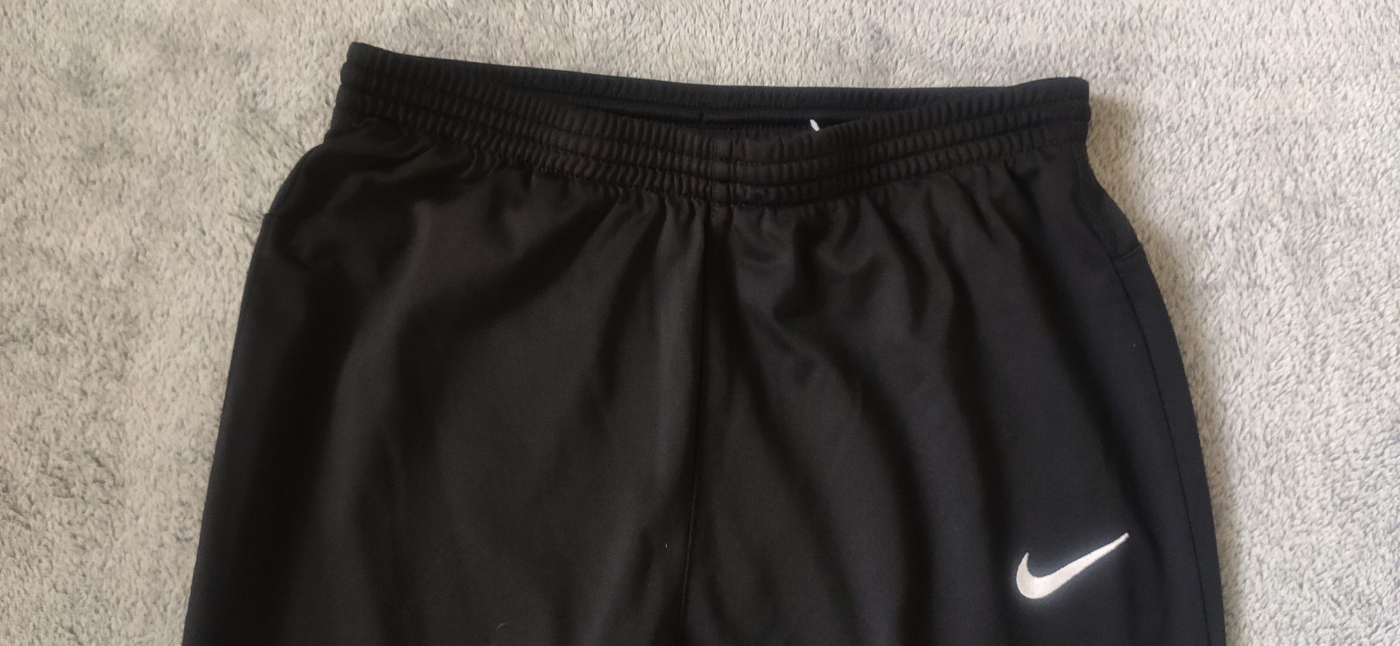 Czarne spodnie sportowe dresowe Nike S unisex trening siłownia dresy