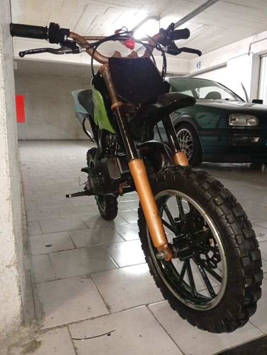 Mota de Cross igual a pitbike mas está é de competição