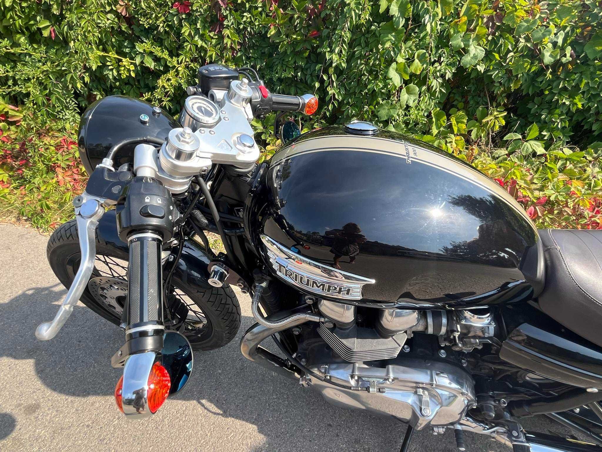 Triumph Thruxton Custom Cafe Racer