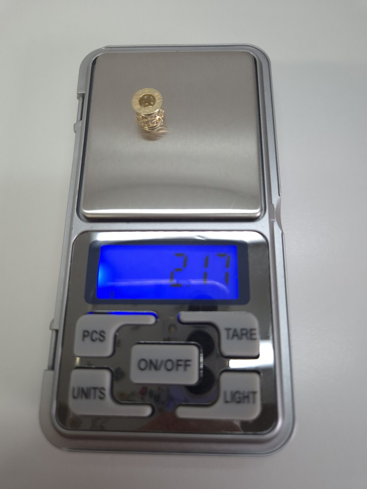 Złoty charms z białymi cyrkoniami,  585