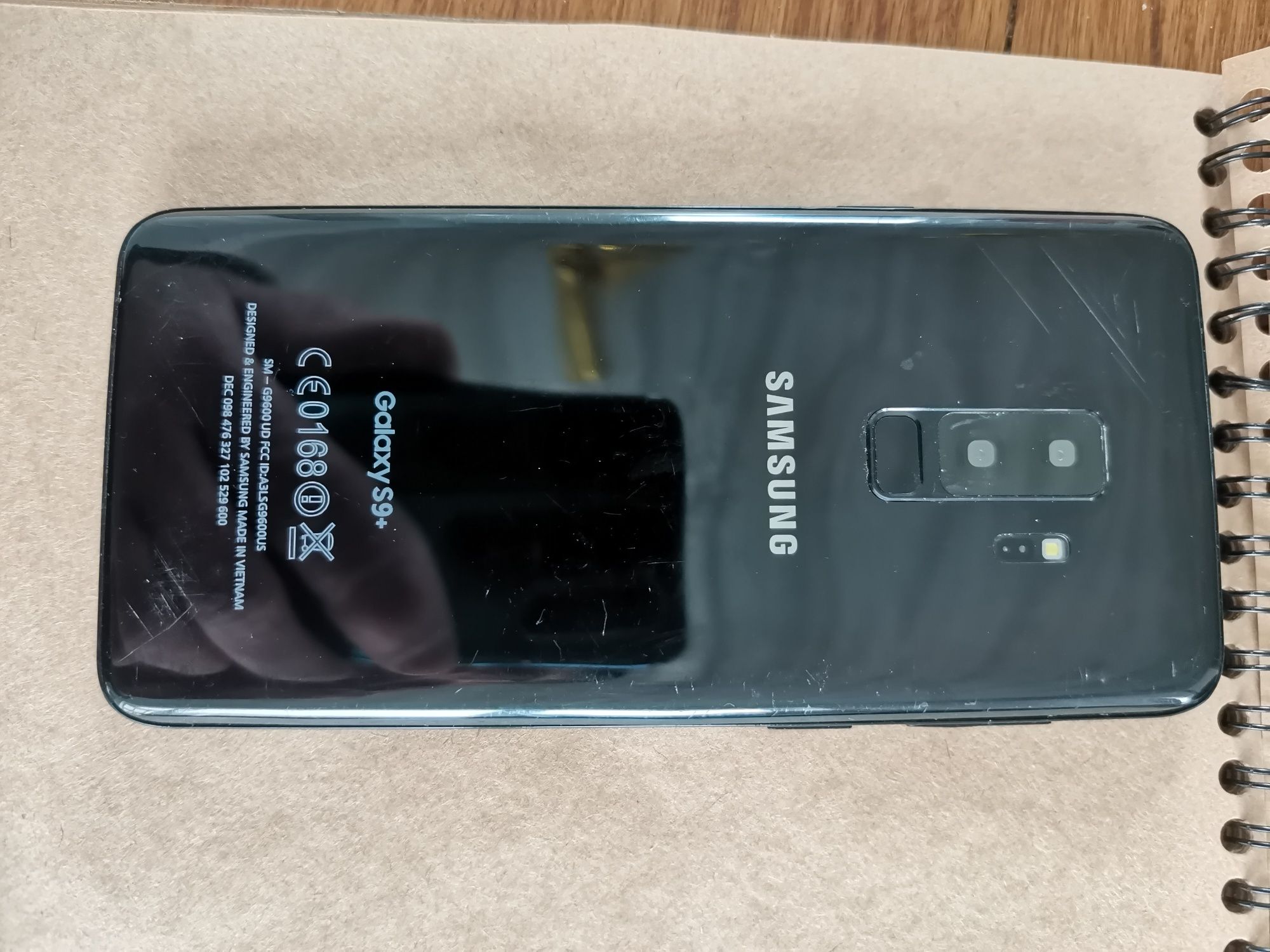 Samsung S9+ не рабочий. Включили в зарядное от ноутбука.