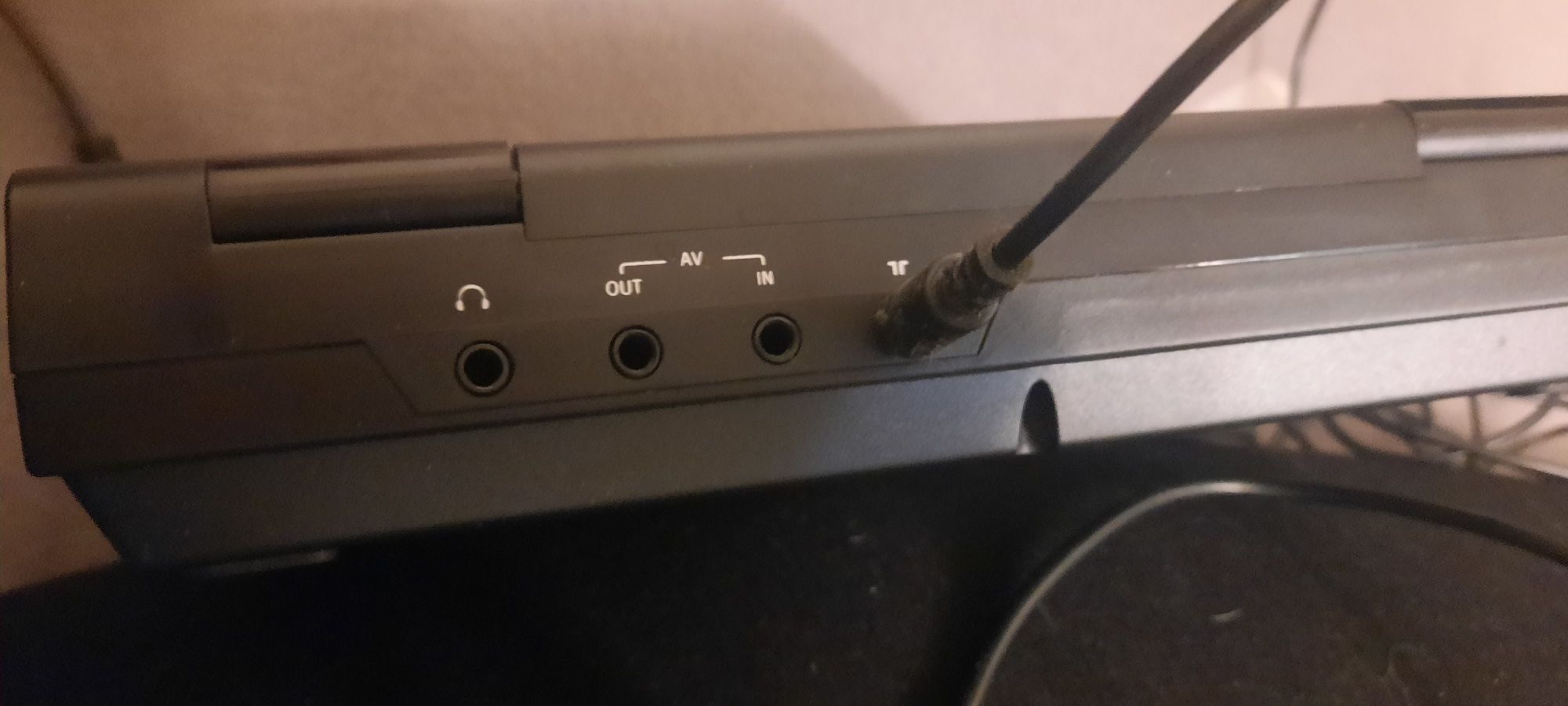 Портативный DVD-плеер BBK DL370TI с функцией тв