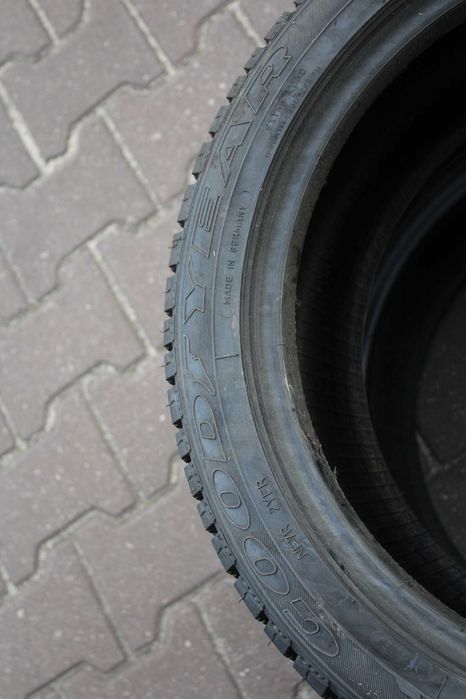 225 45 R17 Goodyear EAGLE VECTOR EV-2