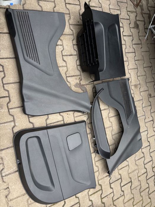 Plastiki bagażnika Opel Combo E Boczki