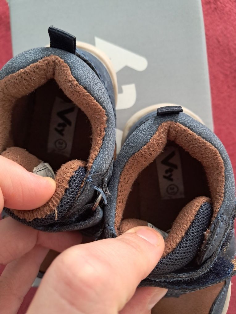 Buty chłopięce r.21 jesień/ zima