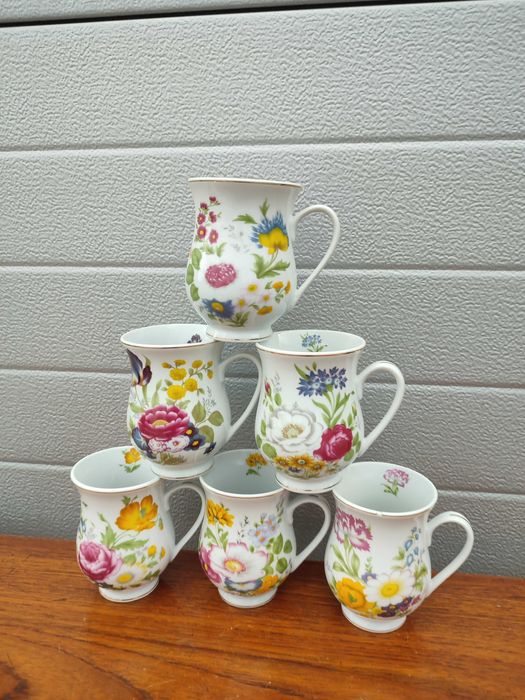 Porcelanowy Kubek - motyw kwiatów - vintage - design - N