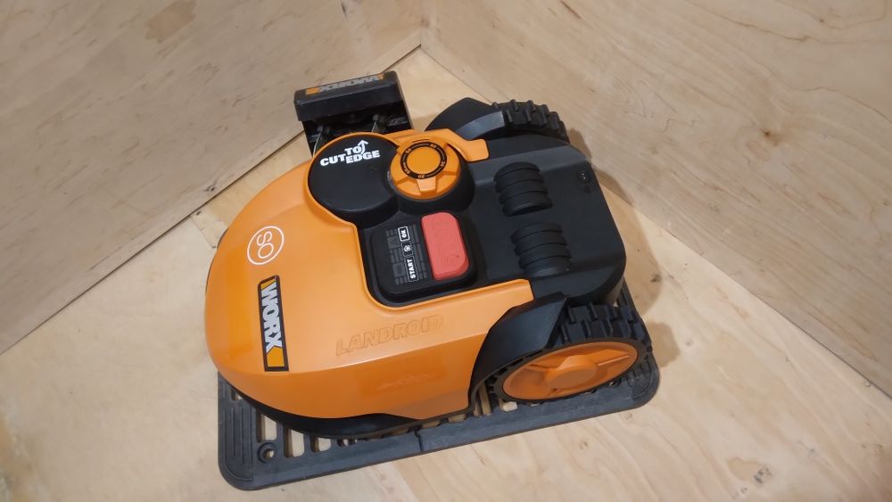 Robot koszący WORX LANDROID WR101SI.1  kosiarka samojezdna Worx 500m²