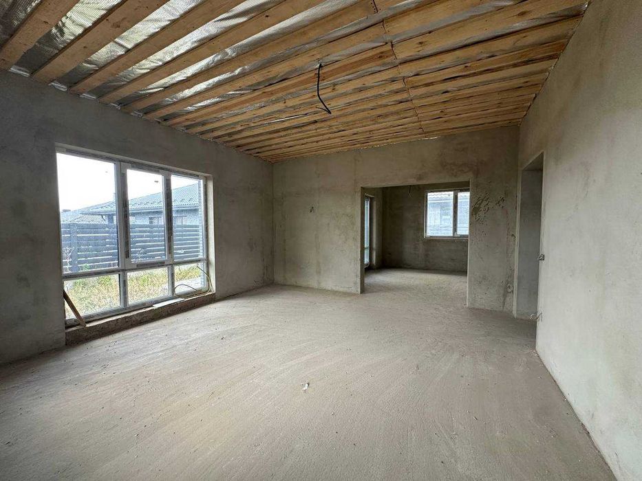 Продам американку з гаражем на ділянці 5 сот