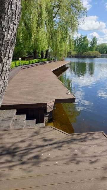 Продається домоволодіння в Кончі Заспі, на ділянці 1 Га.