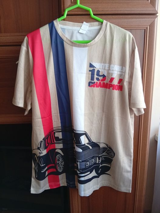 Koszulka męska w rozmiarze XXL.