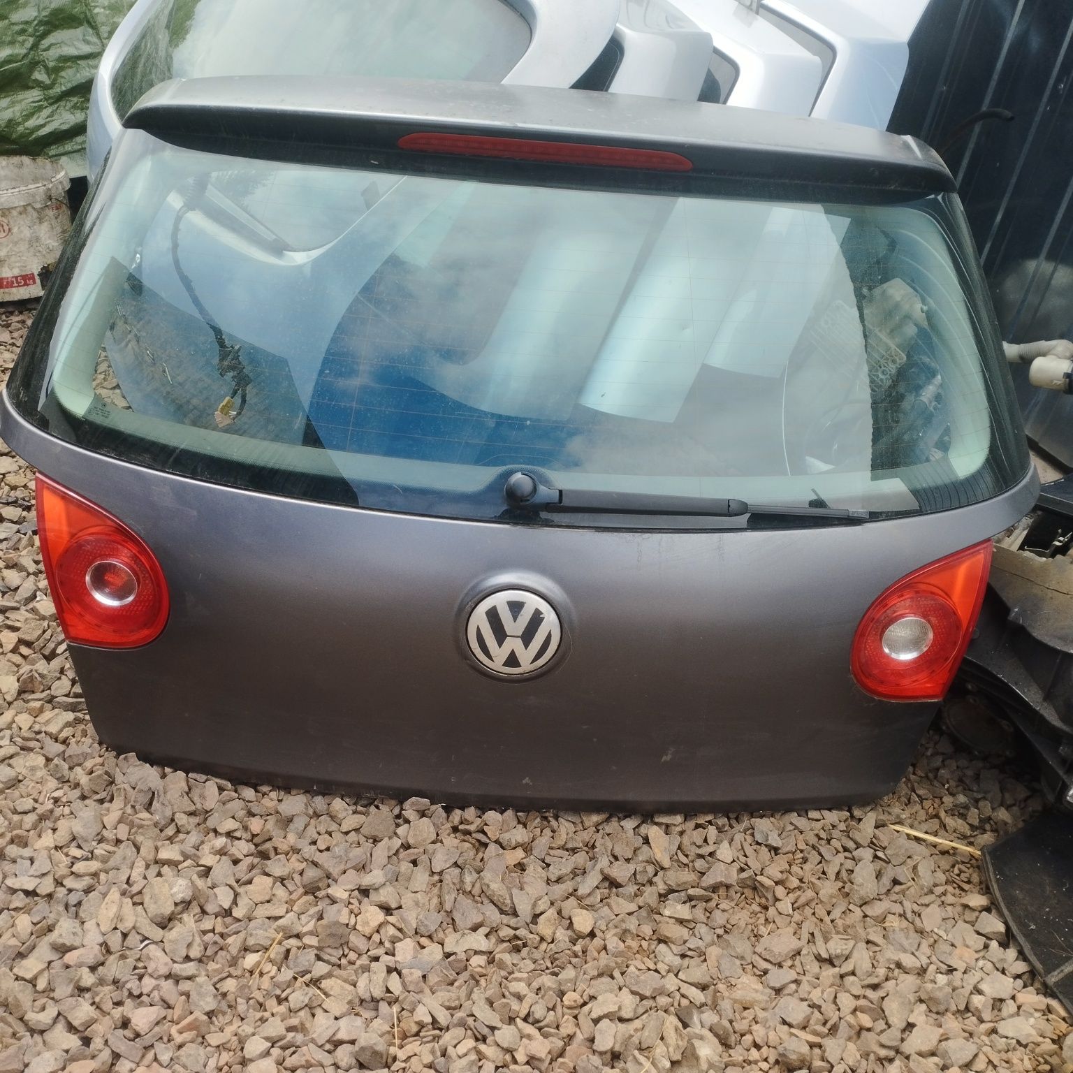 Volkswagen Golf V 5 drzwi klapa tył goła z szybą