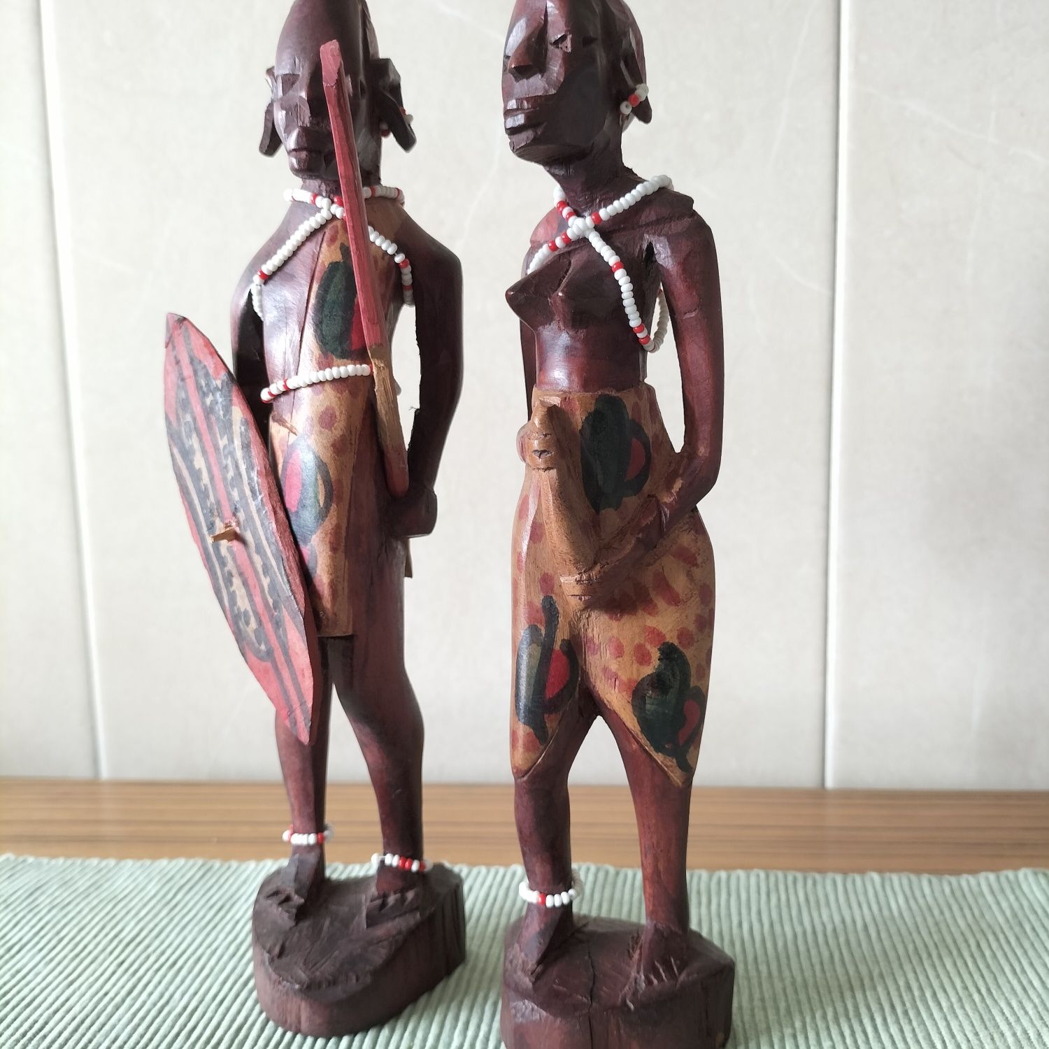 Estatuetas madeira indígenas par altura 24 cm