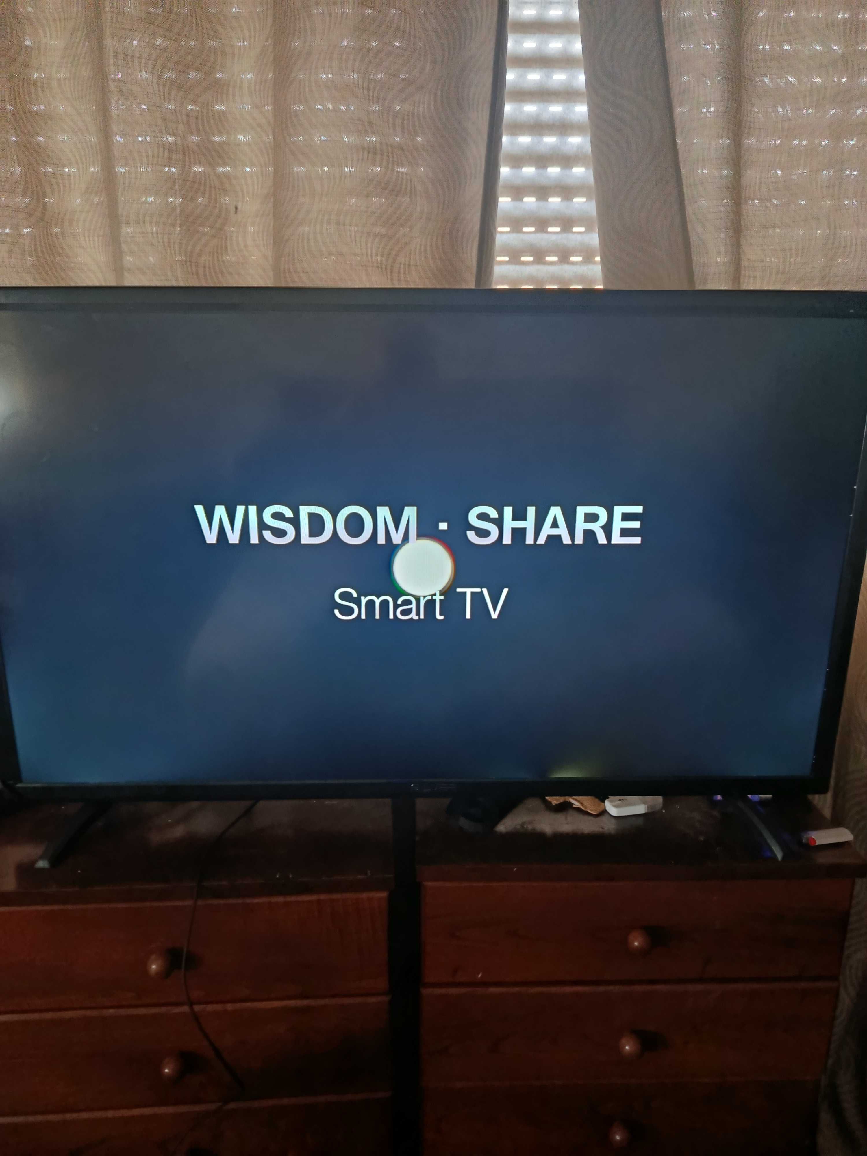 Smart TV Silver 40 pulgadas