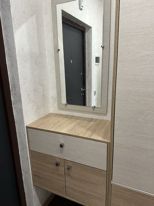 Б/в Шафа у передпокій