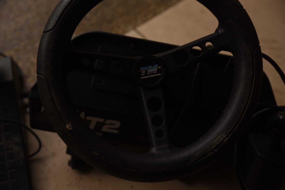 Volante para pc ou playstation thrustmaster