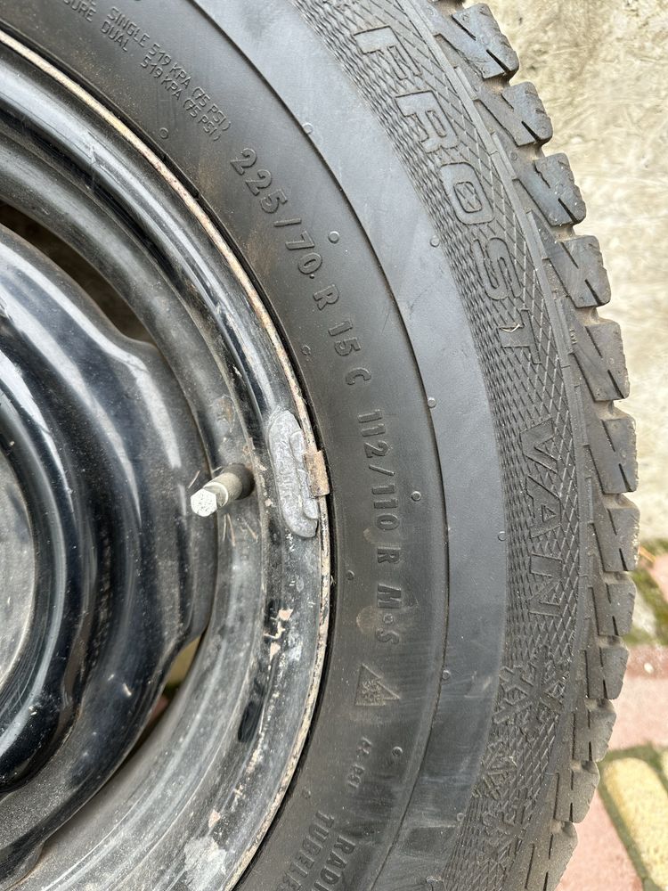 Резина с диском 225/70 R15C 1 шт.