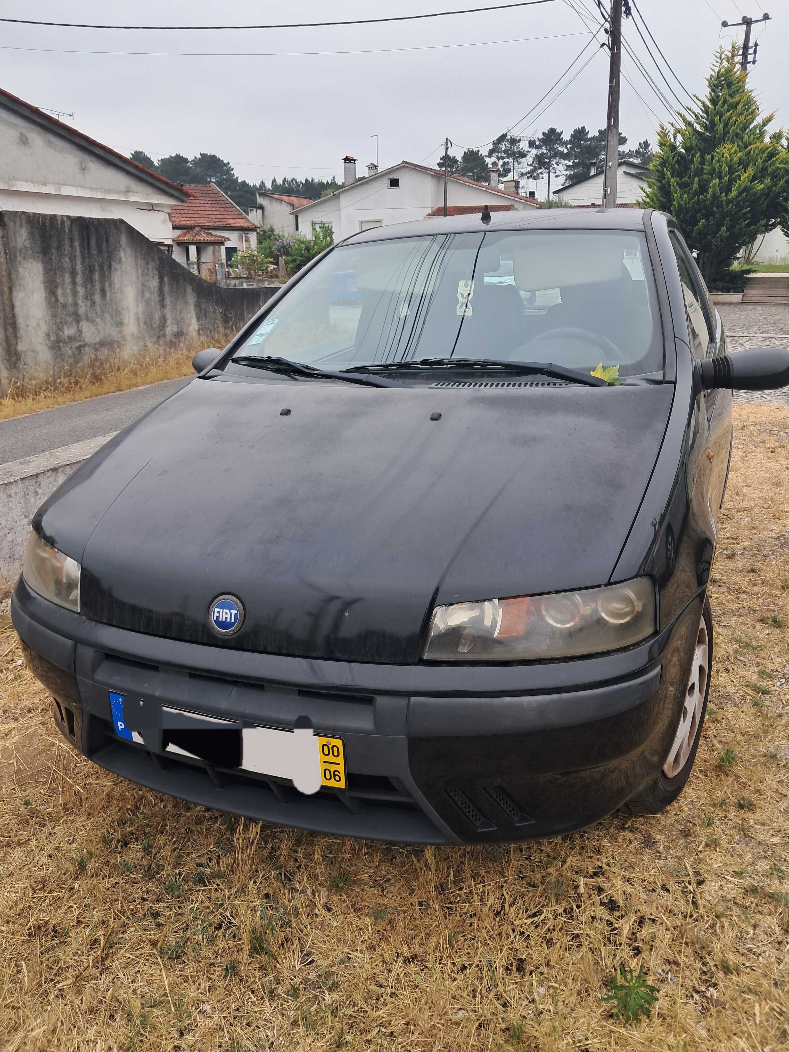 Vende se Fiat Punto, carro citadino e económico