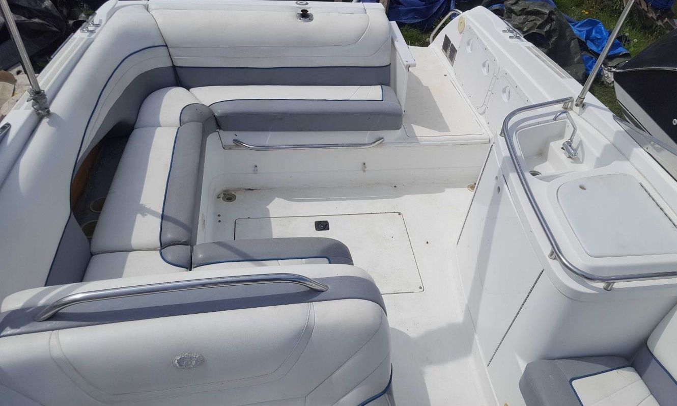 Jacht motorowy cobalt motorówka kabinowe 10.5m8