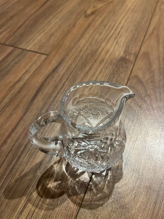 Kryształowy dzbanuszek z PRL, szklany mlecznik kryształ