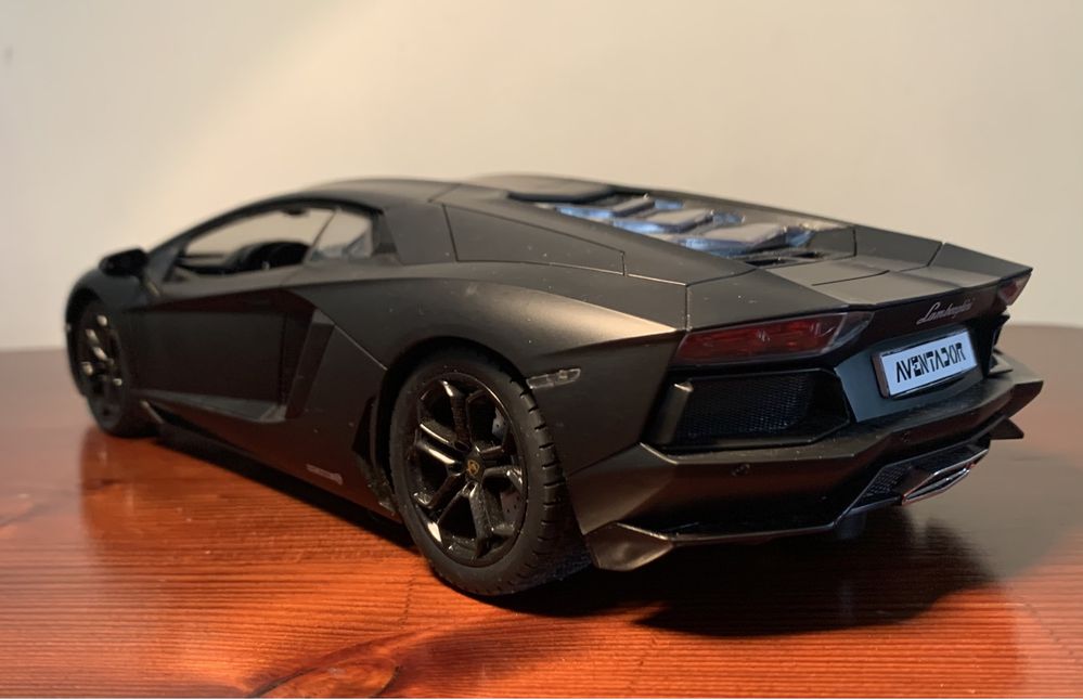 Машинка на радіоуправлінні Lamborghini Aventador 1:14