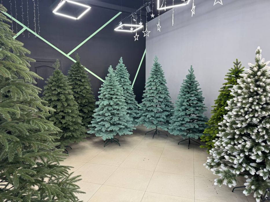 Штучні ялинки та сосни. Ялинка. Ель. Лита ялинка. Елка искусственная.