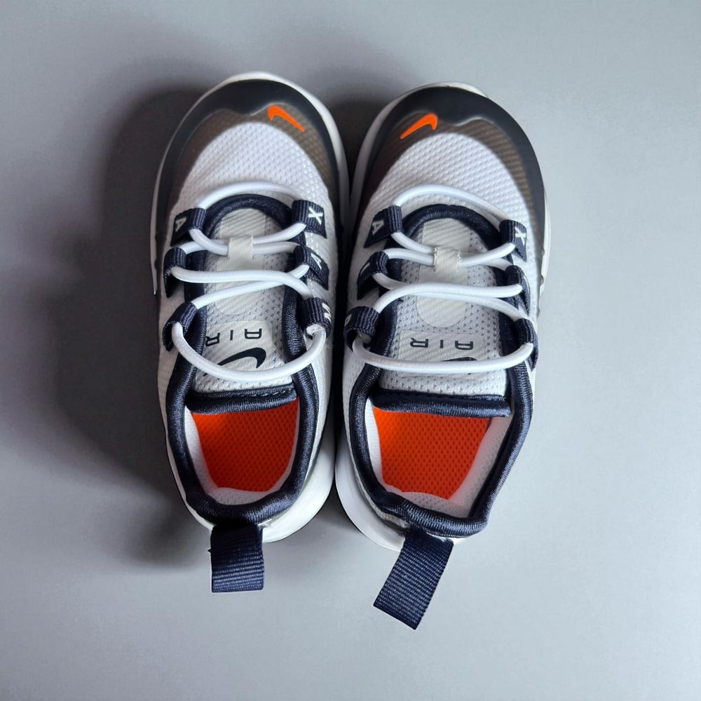 Nike Air Max Axis Junior – białe sneakersy, r. 22 (EU)
