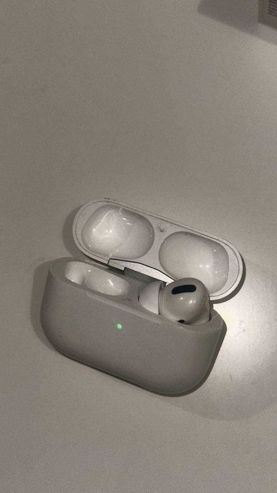 Apple AirPods Pro – prawa słuchawka + pudełko(nie ma lewej)