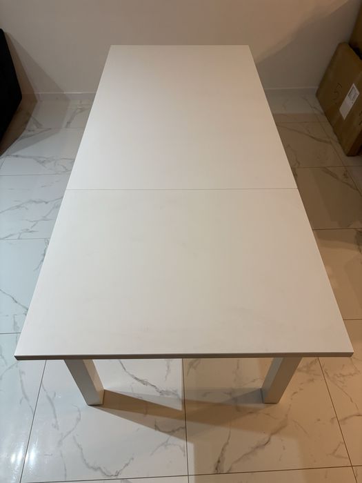 Biały duży rozkładany stół IKEA
