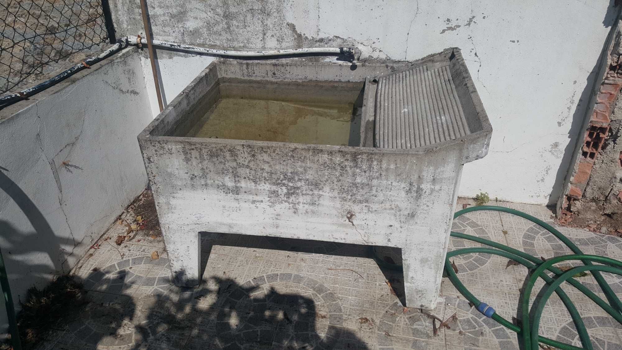 Tanque de lavar roupa em cimento