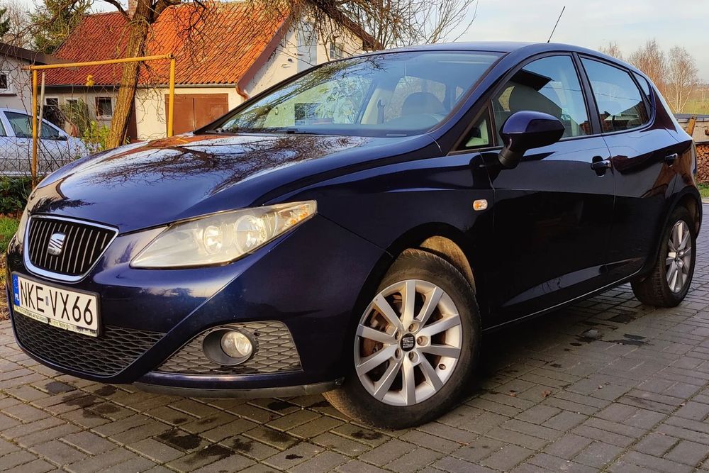 Seat Ibiza r.m. 2009 II wł. OC/BT 9 mies. Bogate wyposażenie Niski przebieg
