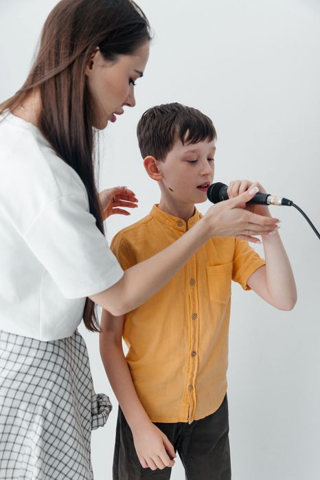 Заняття на фортепіано, гітарі, барабанах та вокалу. Музична школа