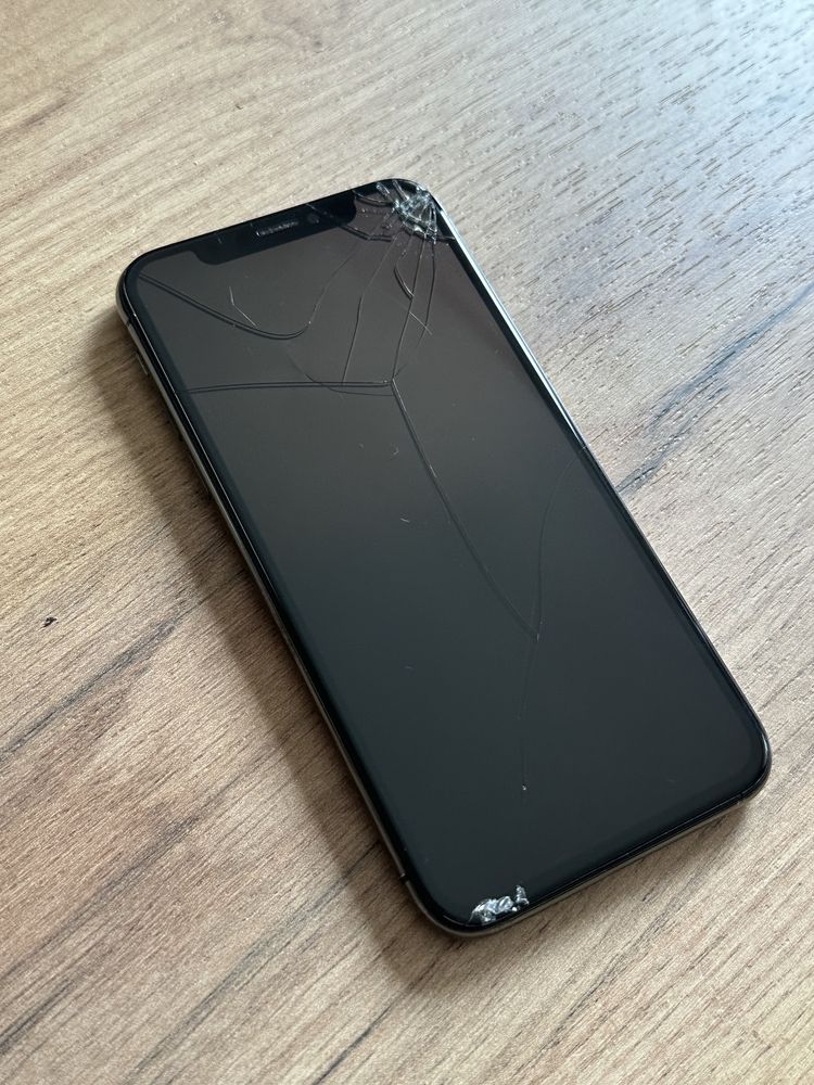 Iphone XS uszkodzony