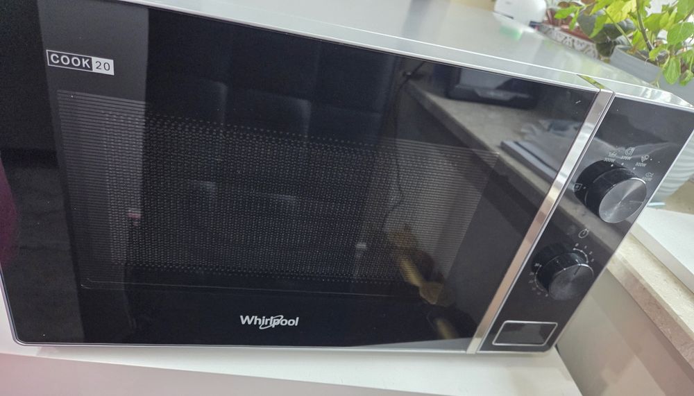 Mikrofala Whirlpool