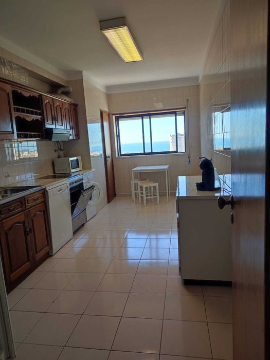 Arrenda-se quartos individuais em Buarcos. Excelentes vistas.