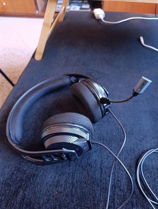 Headset gaming Nacon RIG 400 usado