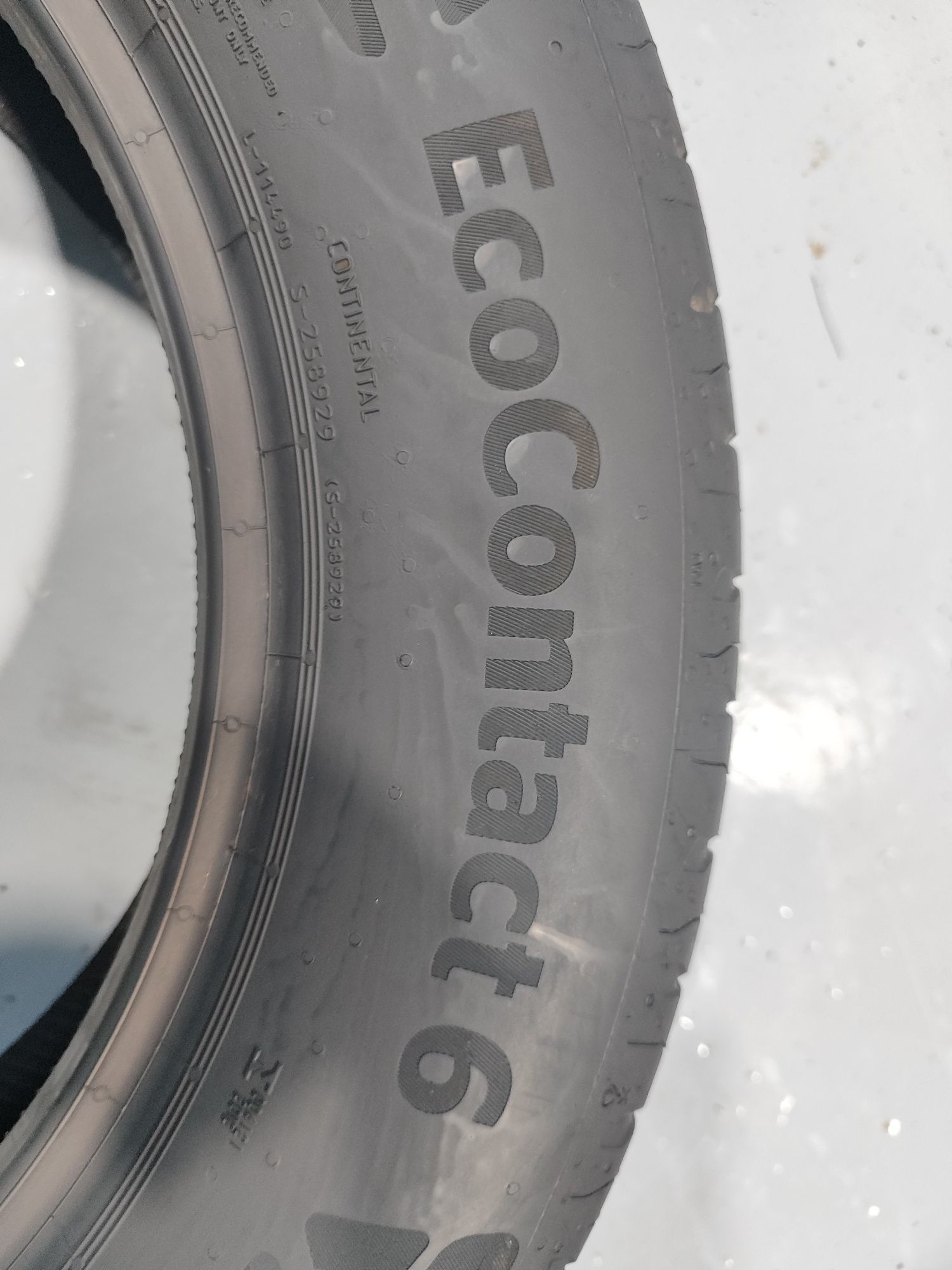 2 pneus semi novos 205-60R16 Continental - Oferta dos Portes