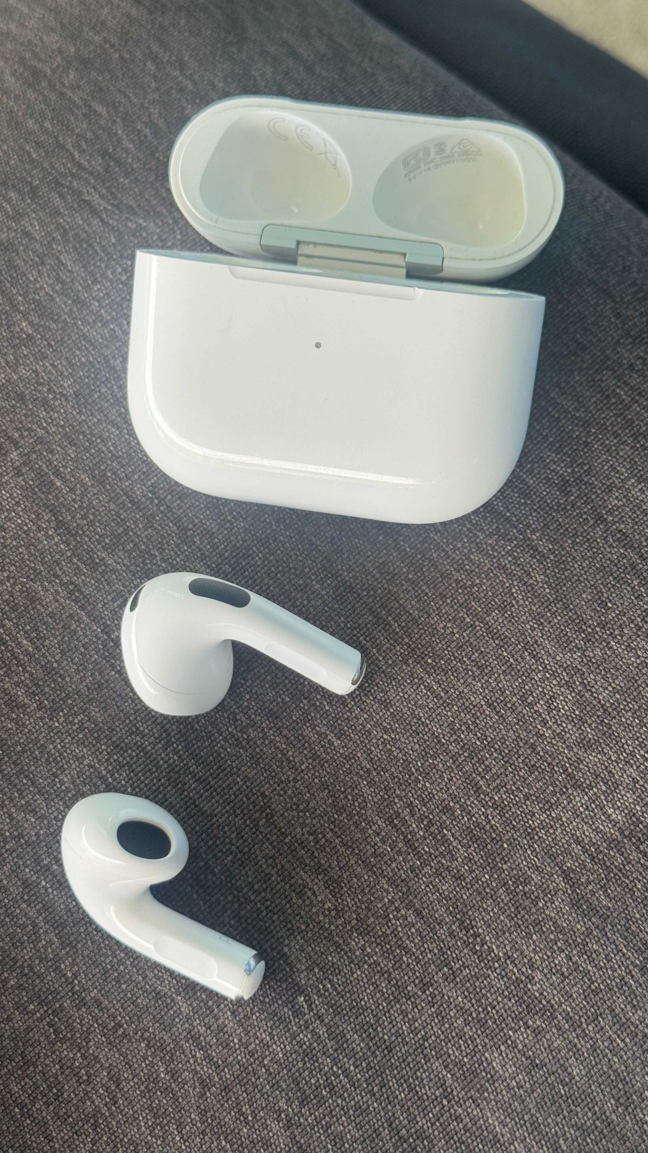 Apple AirPod 3rd Gen (Com Caixa)
