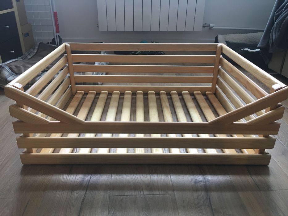 Drewniana skrzynka na posłanie dla psa