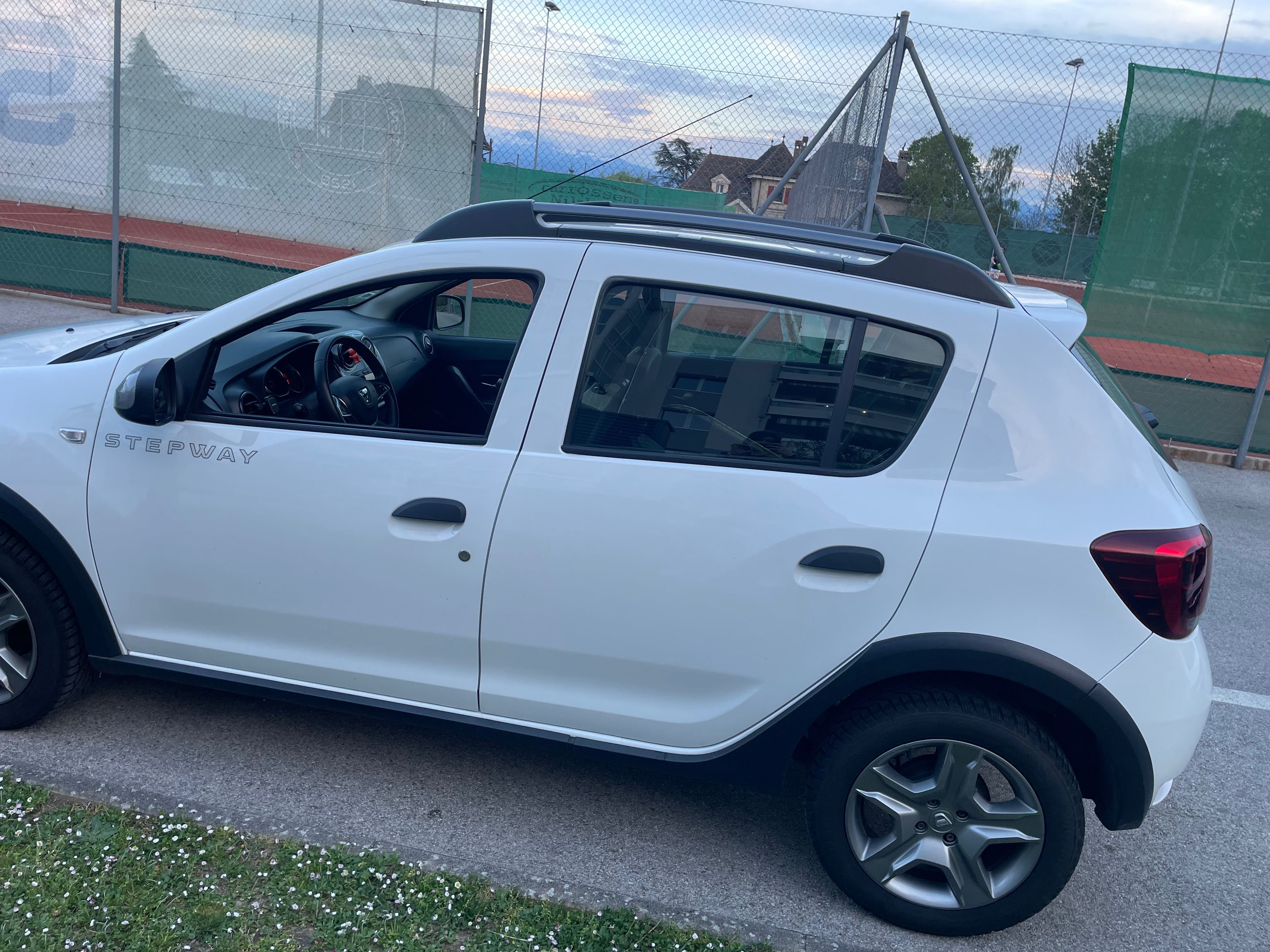 Carro semi novo, manutenção em dia - oportunidade única!