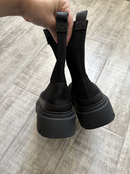 Нові чоботи zara