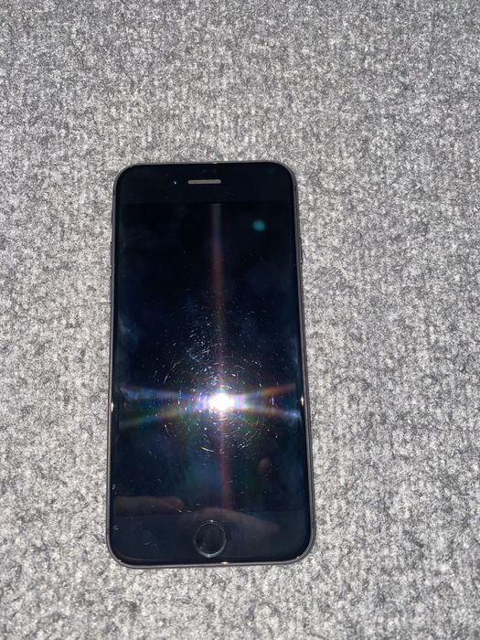 Продам Iphone 8