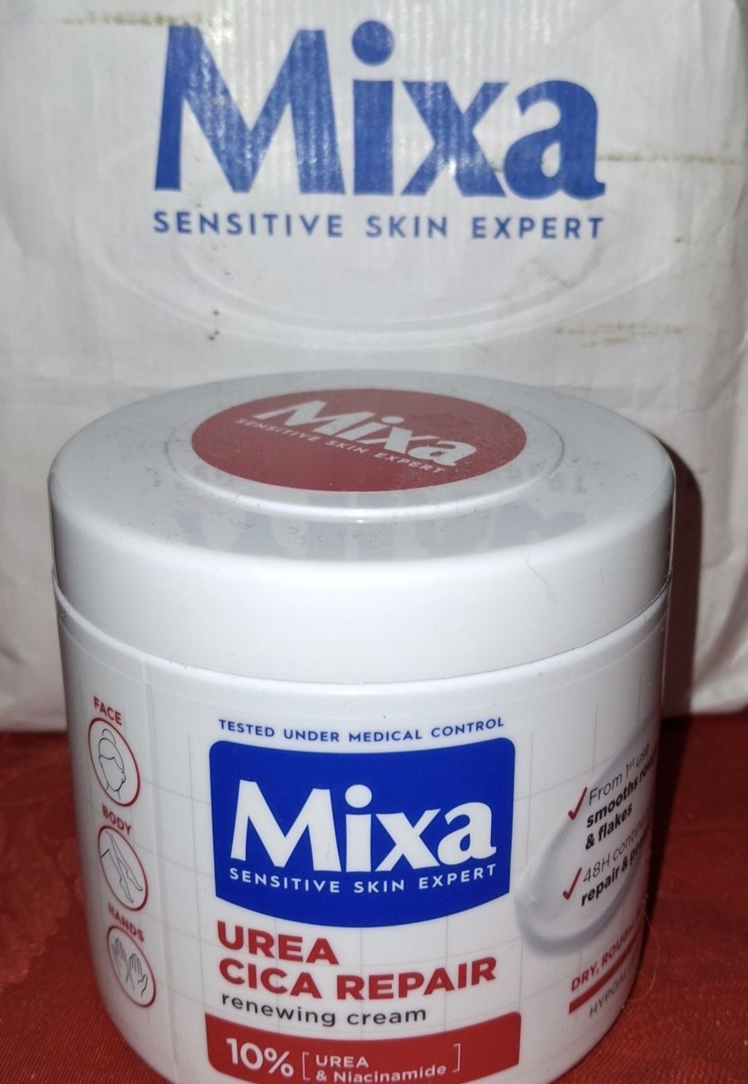 Крем для тіла Mixa.