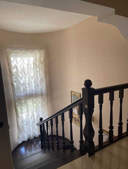 Оренда ексклюзивного будинку Стоянка корт басейн озеро на ділянці