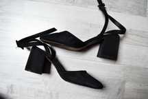 Buty na obcasie klocku Asos 40 czółenka czarne sandały na słupku