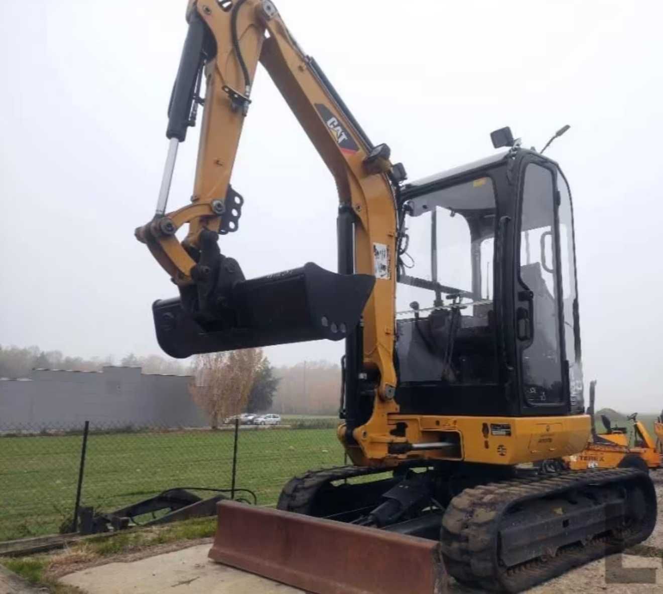 Minikoparka  CAT 302.7 D CR     2018R liczba godzin 1300MTH waga 2,8T