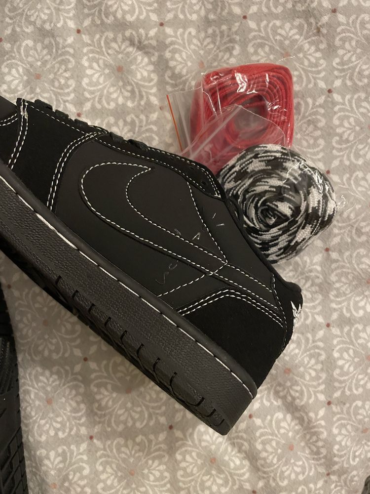 Jordan 1 low Travis Scott Phantom Black