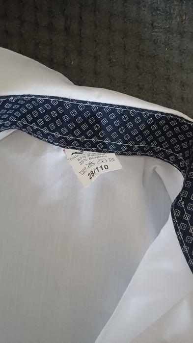 Biała koszula chłopięca