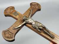 Stary drewniany krzyż krucyfiks z podstawą na świece vintage