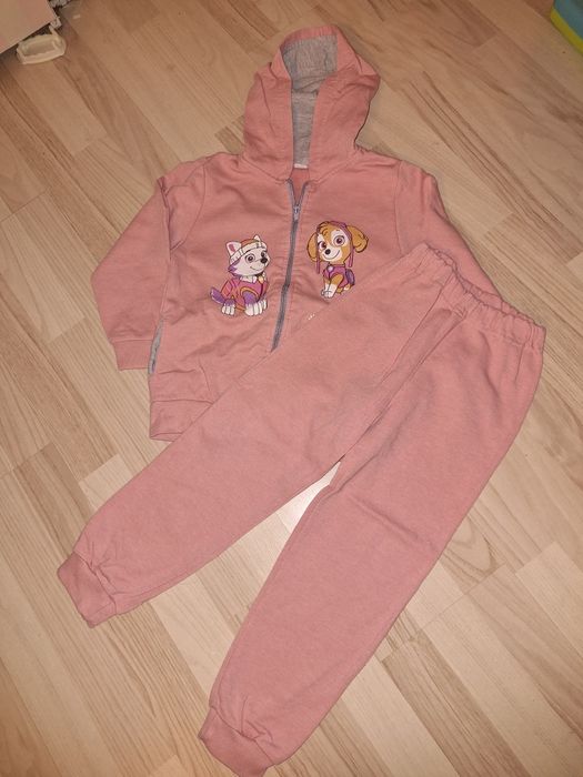 Różowy dres z motyewm psi patrol  122